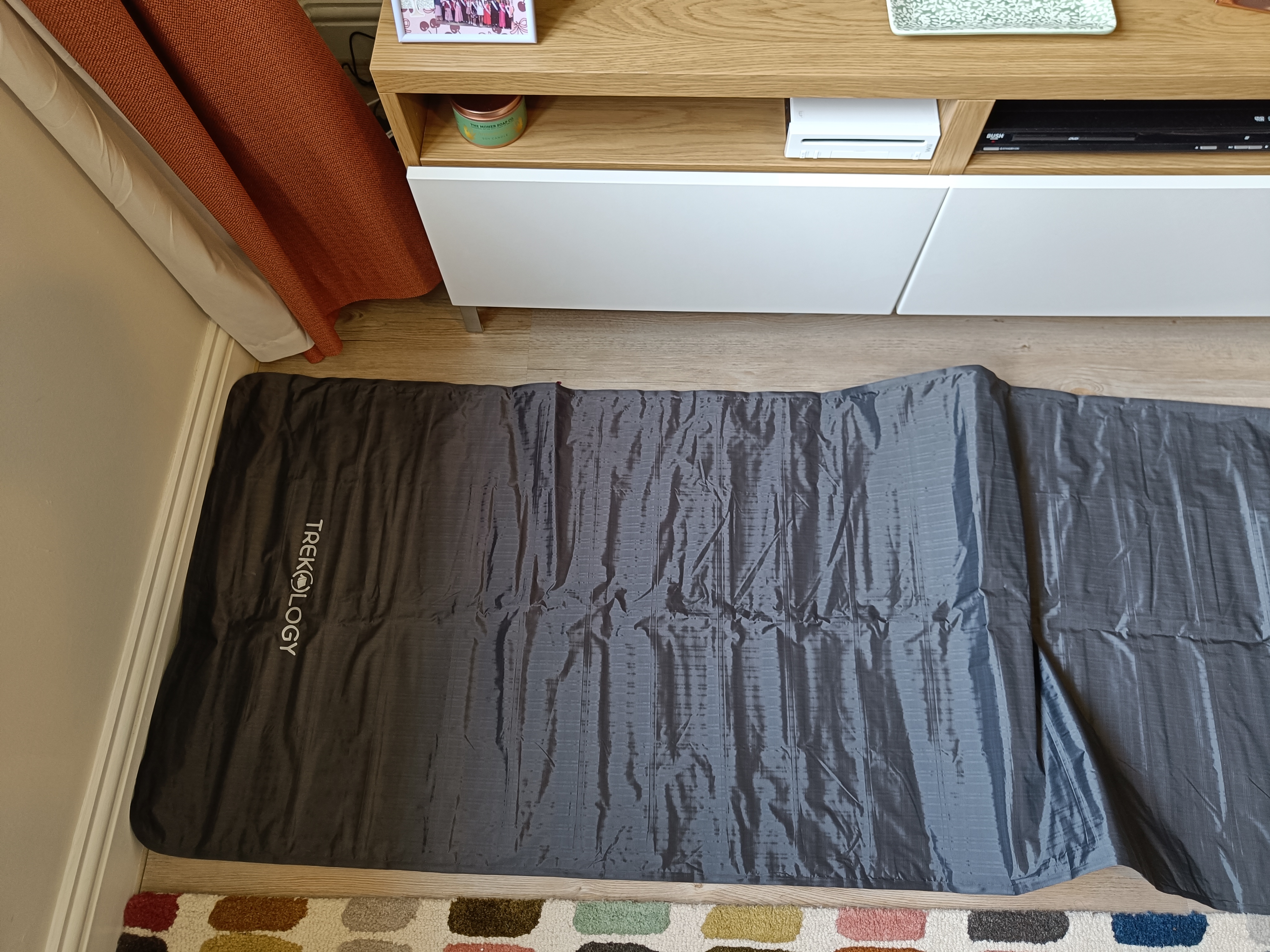 Inflatable sleeping mat