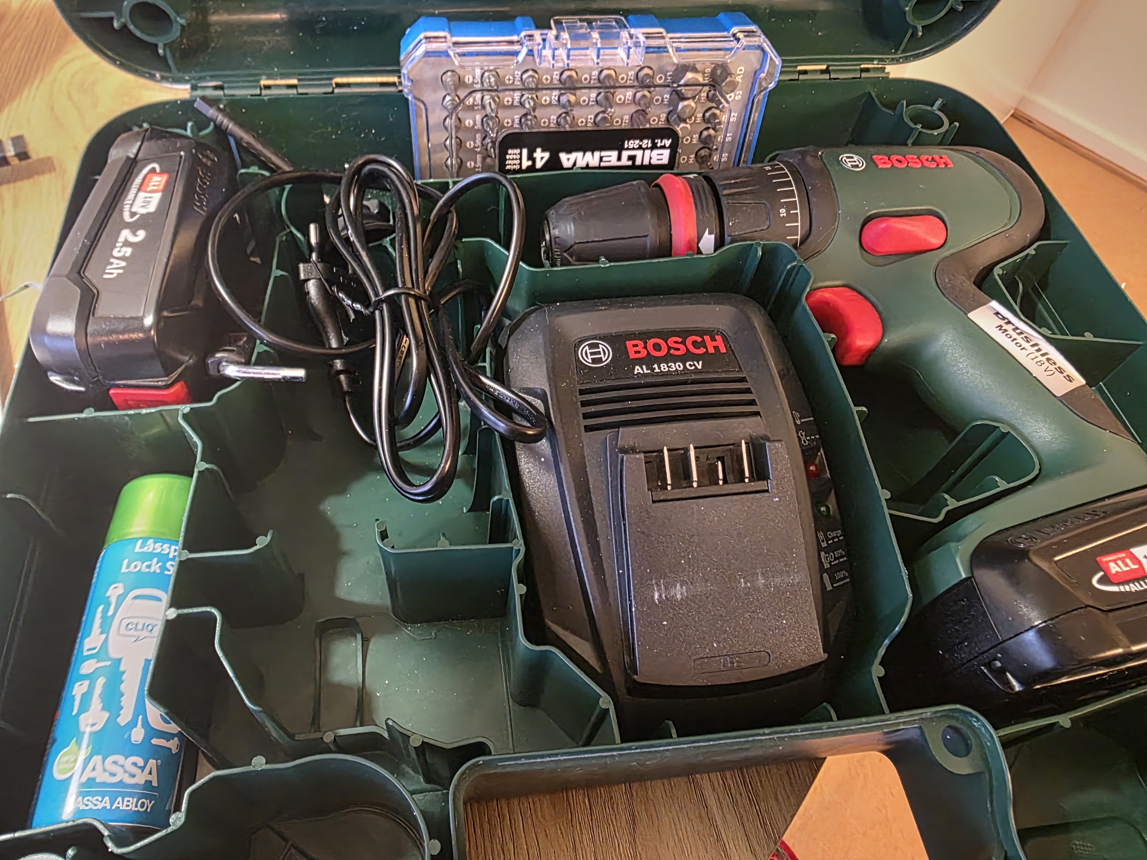 Borrskruvdragare + bosch accessories bosch 83 delar