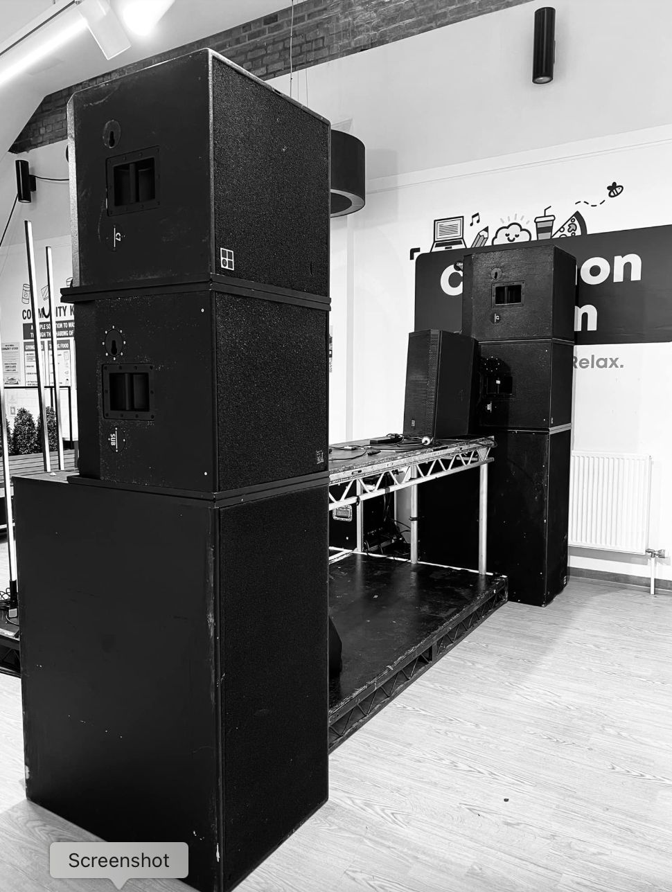 Mackie profx16v3 16-channel analog mixer