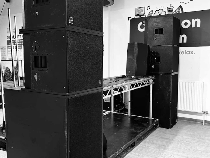 Mackie profx16v3 16-channel analog mixer