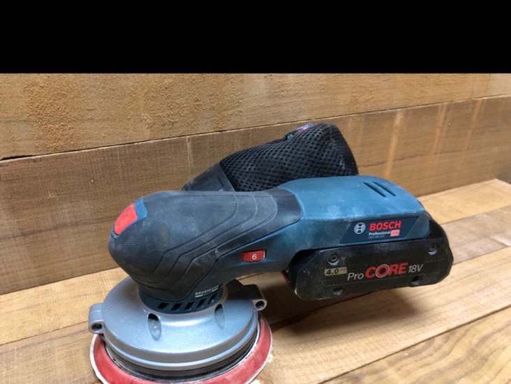 Eksentersliper batteridrevet