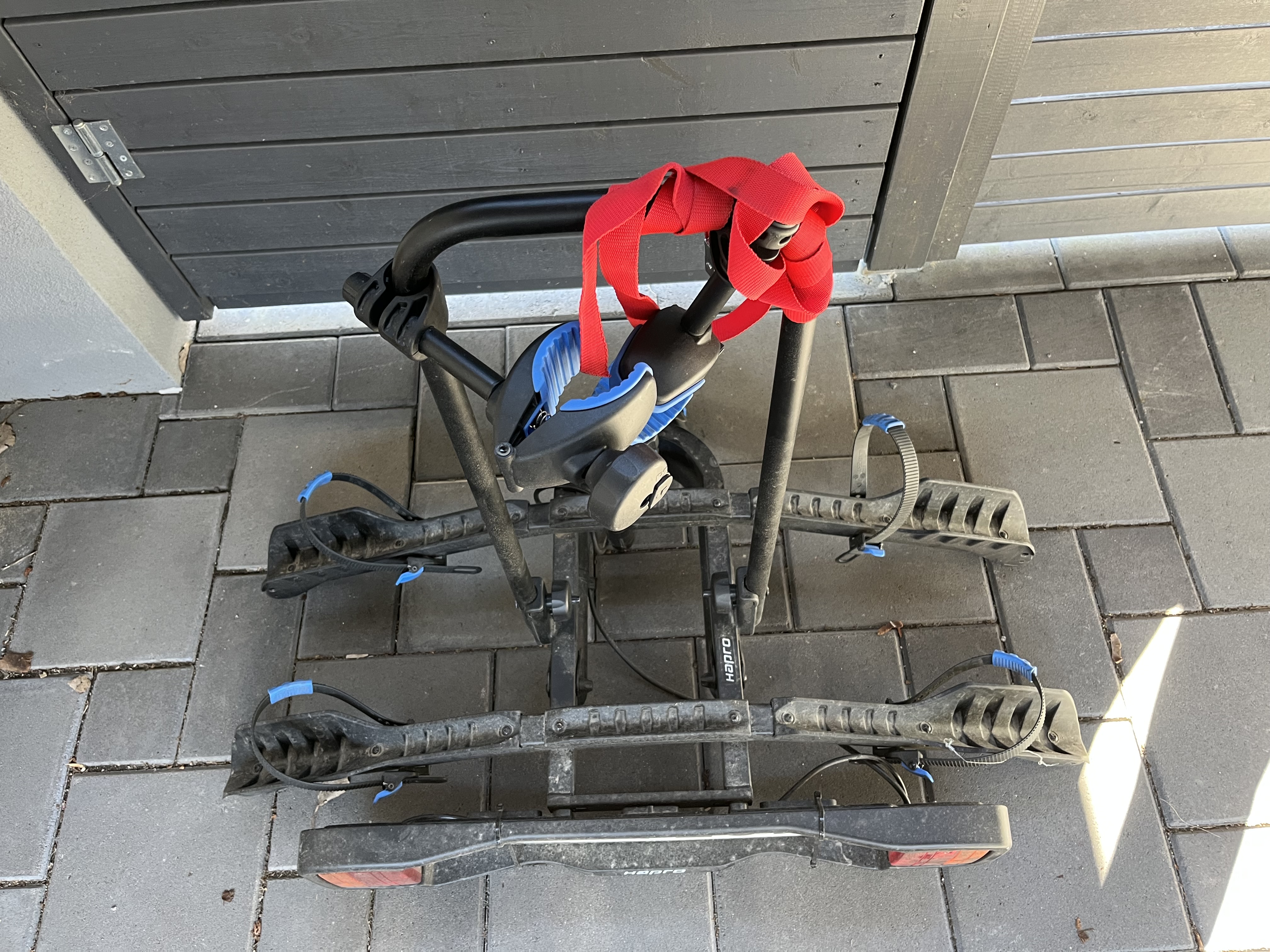 Hapro teline kahdelle pyörälle