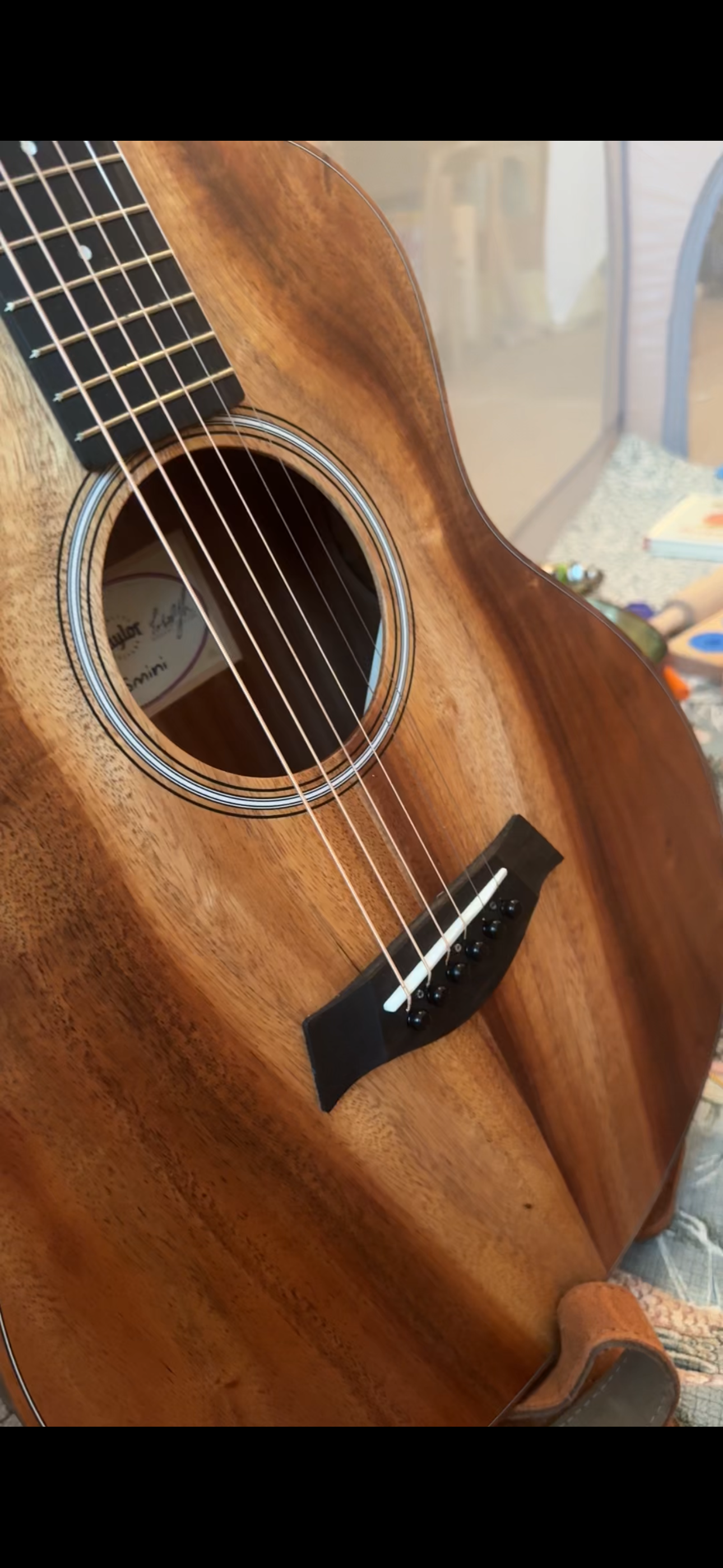 Taylor gs mini guitar 