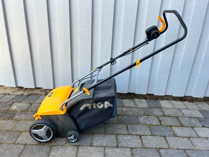 Eldriven vertikalskärare / mossrivare