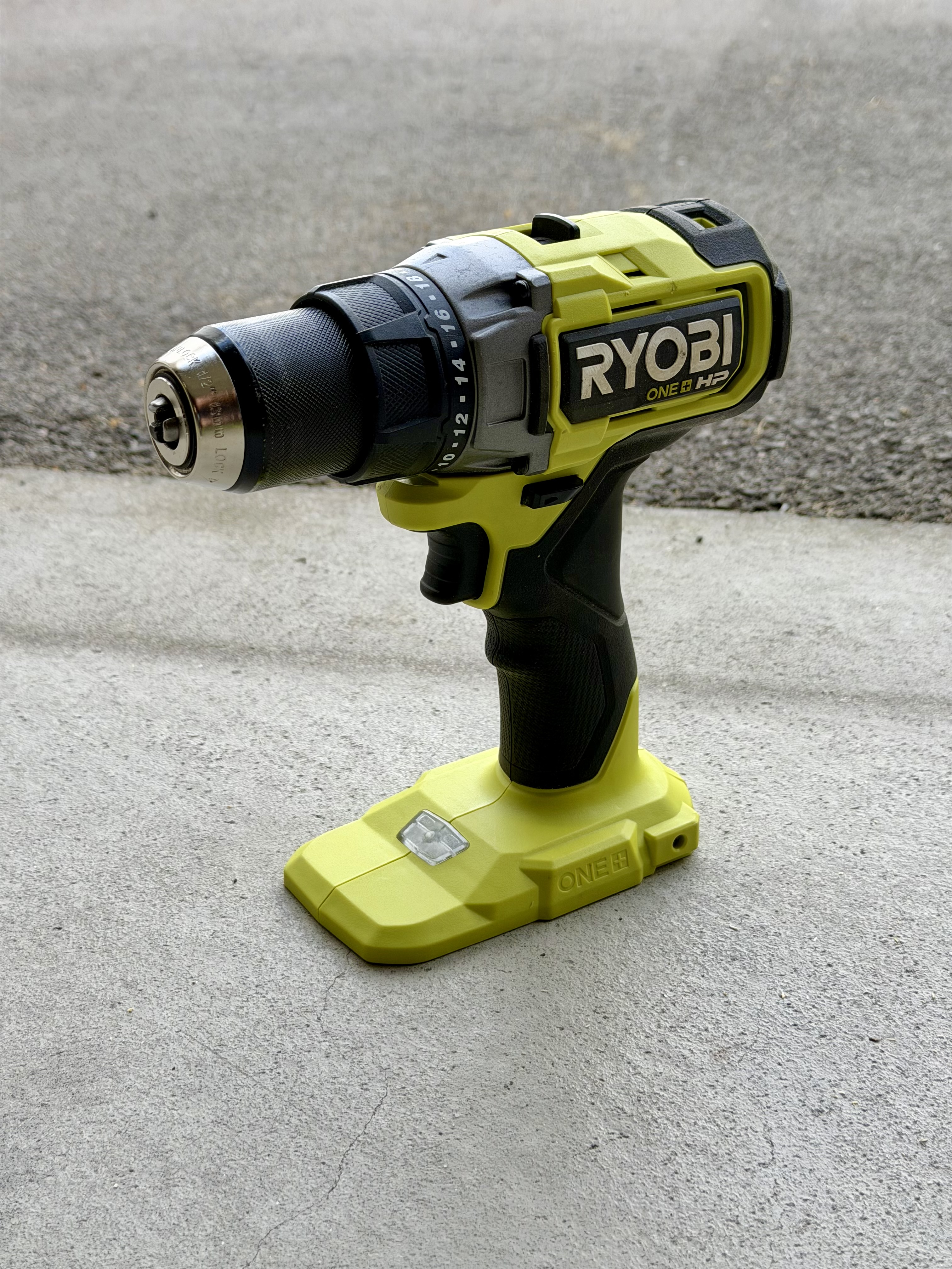 Ryobi 18v skrutrekker (børsteløs)