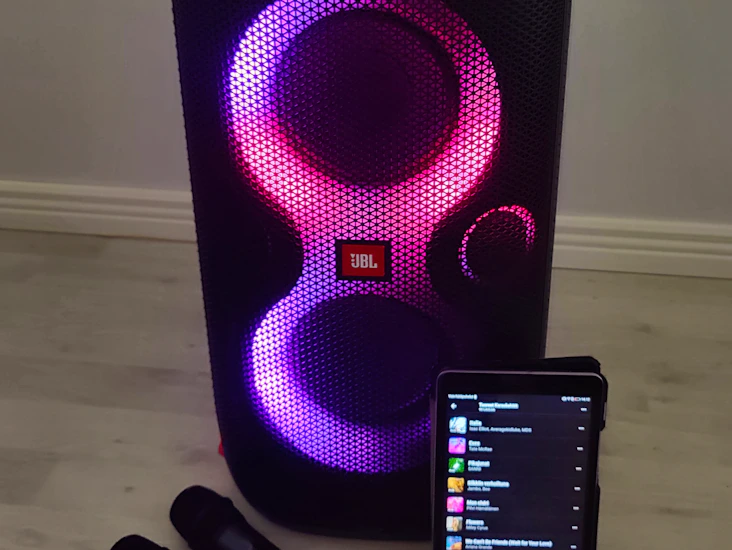 Jbl partybox 110 + äänentoisto, karaoke, bilekaiutin.