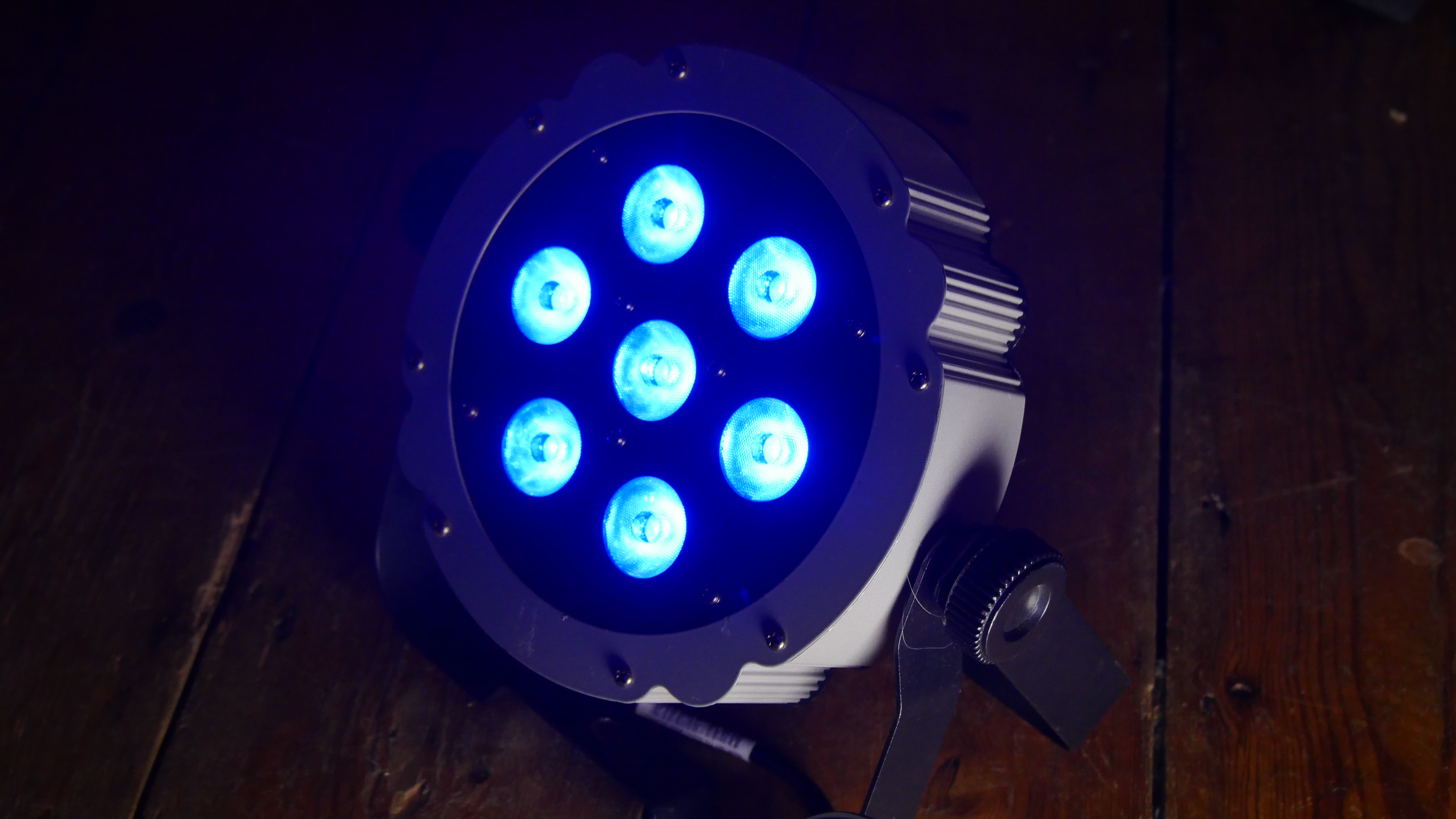 Set of 6 showtec compact par 7 tri - rgb led pars 