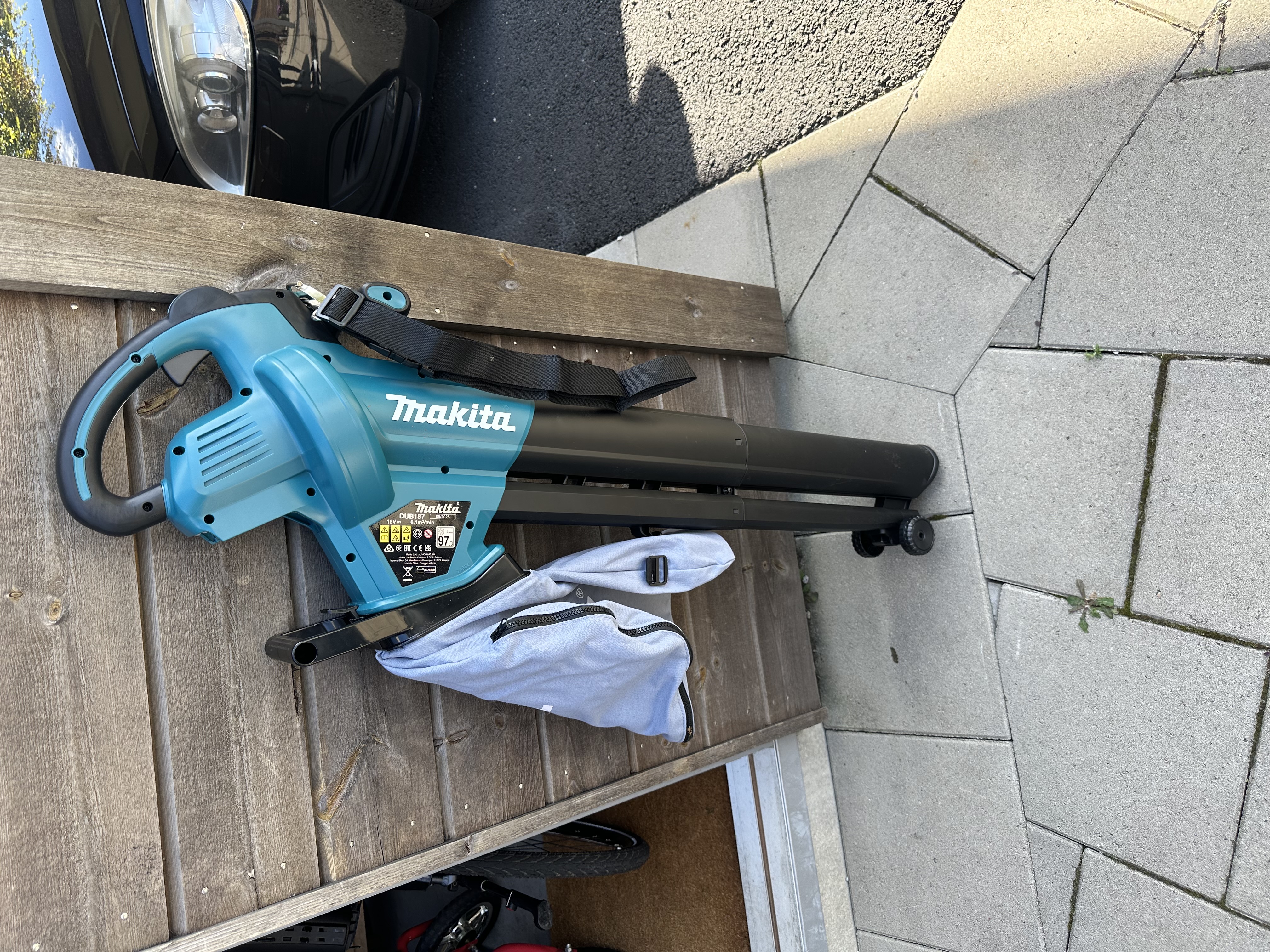 Lövsblås makita. 