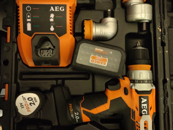Aeg 12c2 borrskruvdragare med med hyllssats