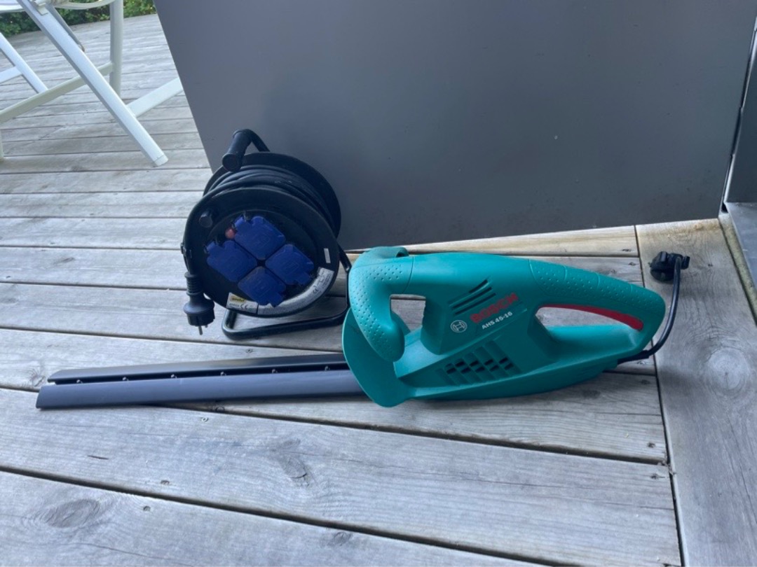Boschs häcksax med extra kabel 