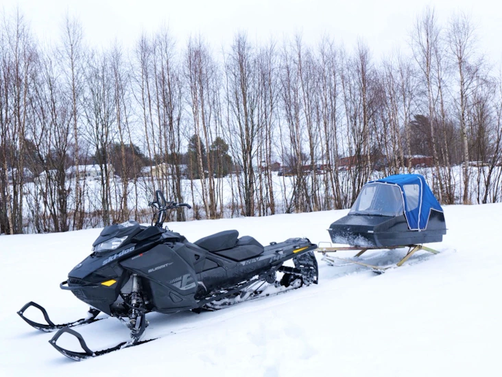 Uthyrning ski-doo summit sp600 146