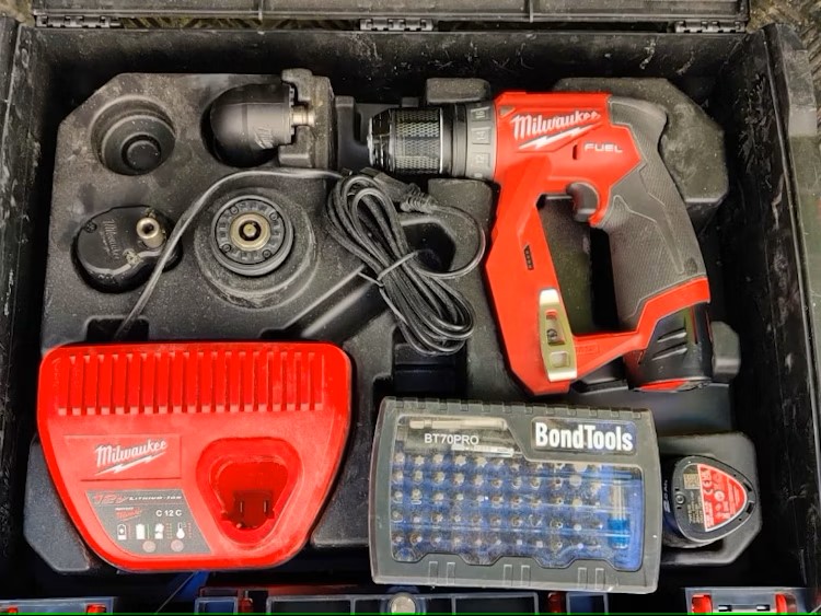 Milwaukee m12 cordless 3 in one drill/drive set