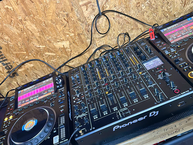 Cdj 3000 & pioneer djm v10 full professional setup
