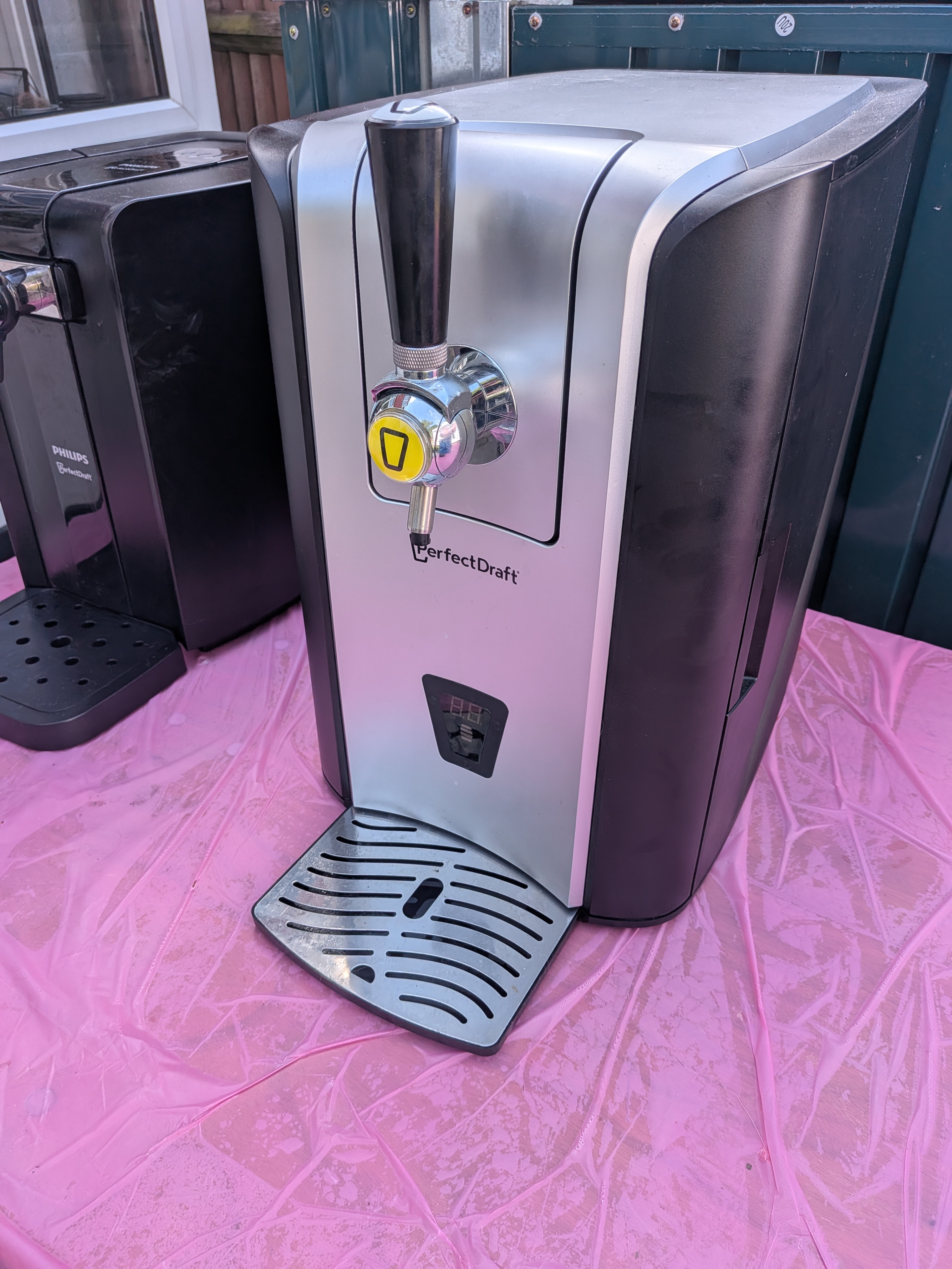 Perfect draft pro beer machine - beer tap