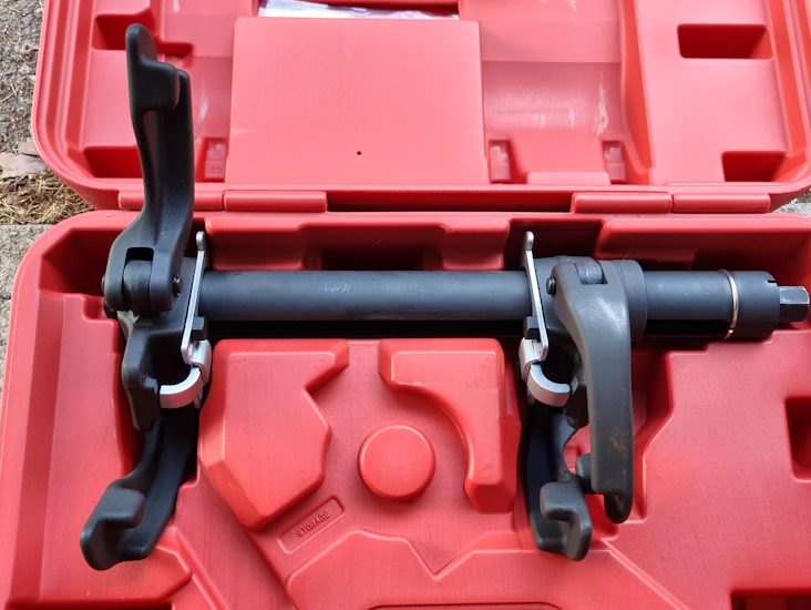 Fjærpresse / fjærklemme