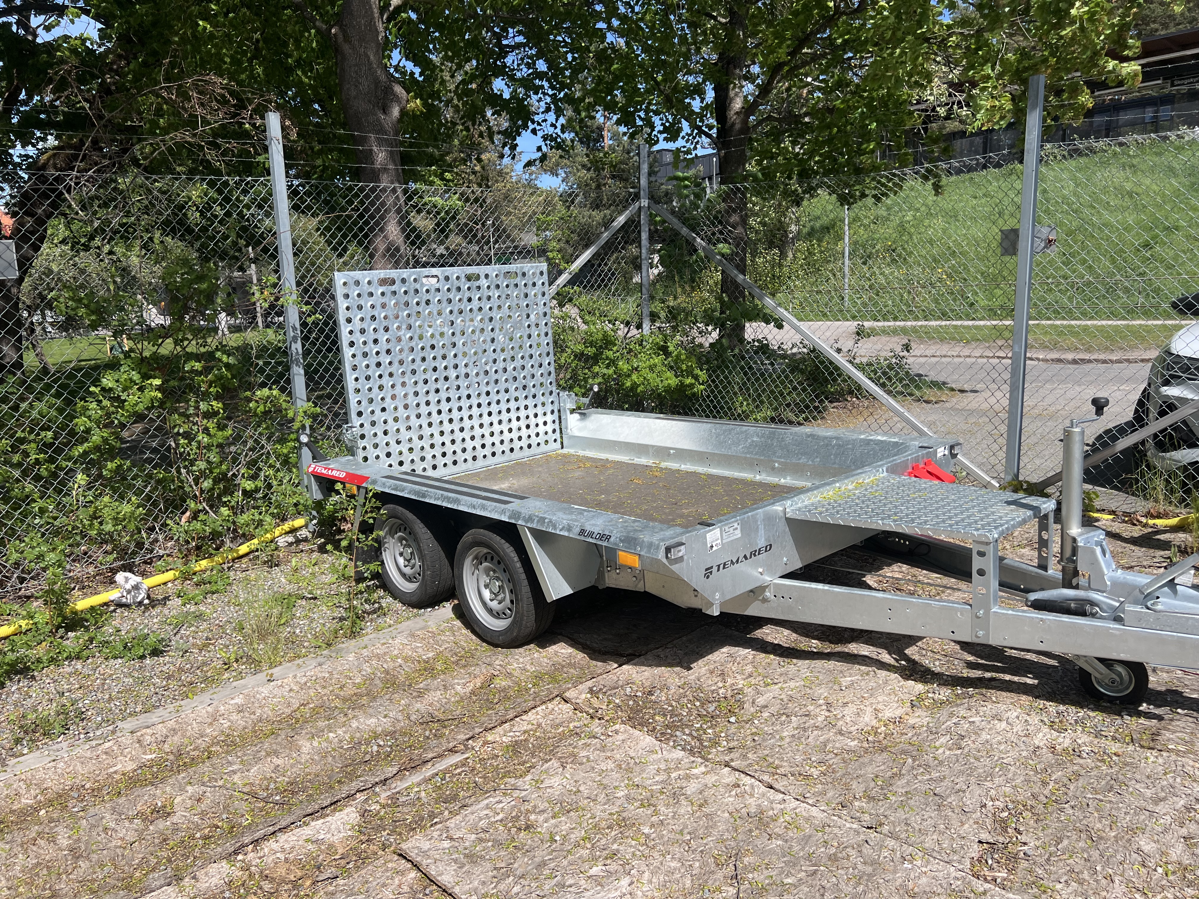 Maskintrailer med en lastkapacitet på 2 ton