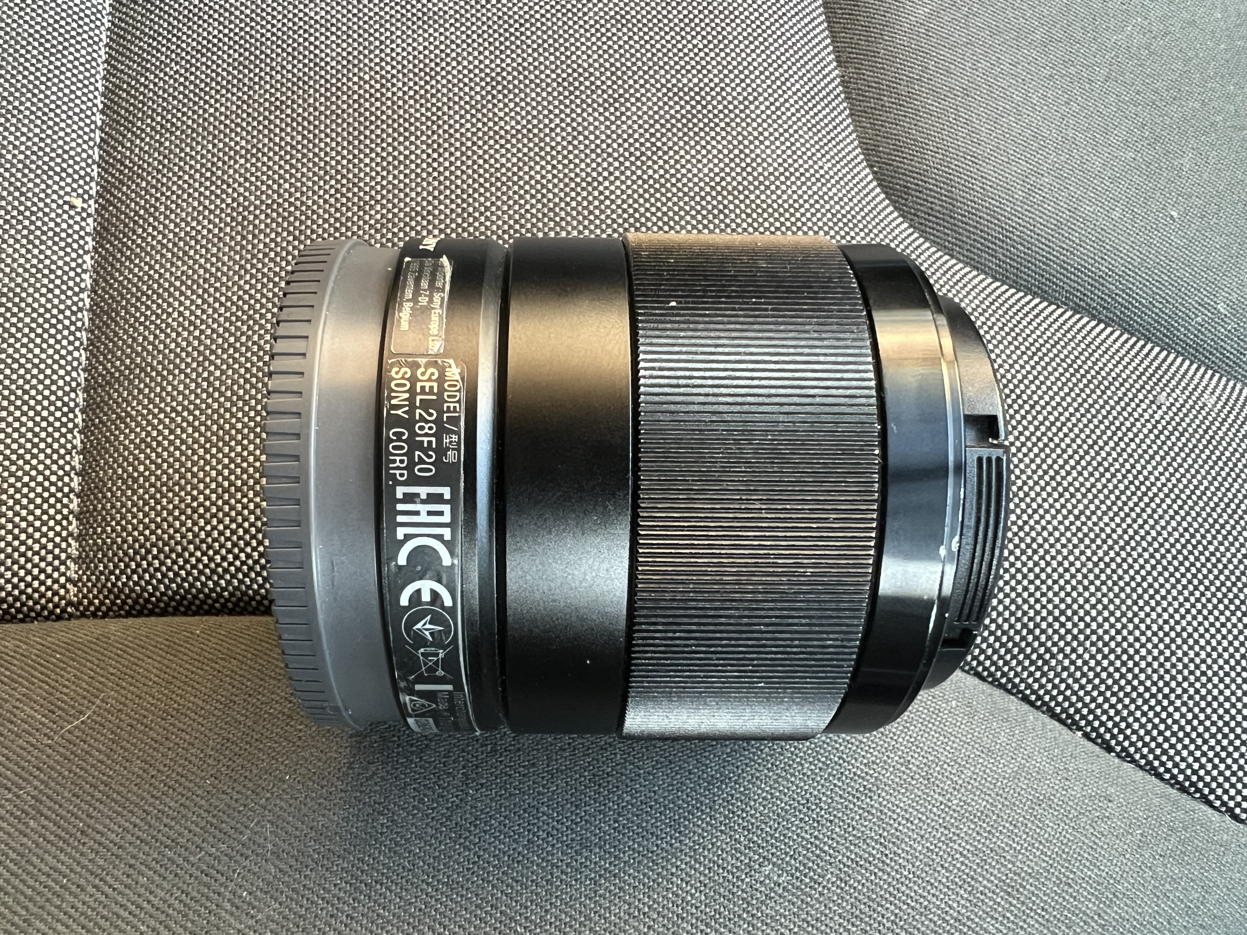 Sony 28mm wide angled lens (sel28f20)