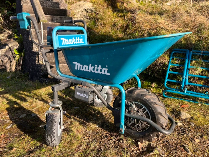 Makita elektrisk trillebår, med trau og grind