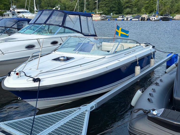 Motorbåt med hytt | nimbus 22 dc