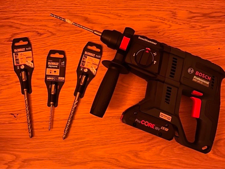 Kraftig sladdlös borrhammare