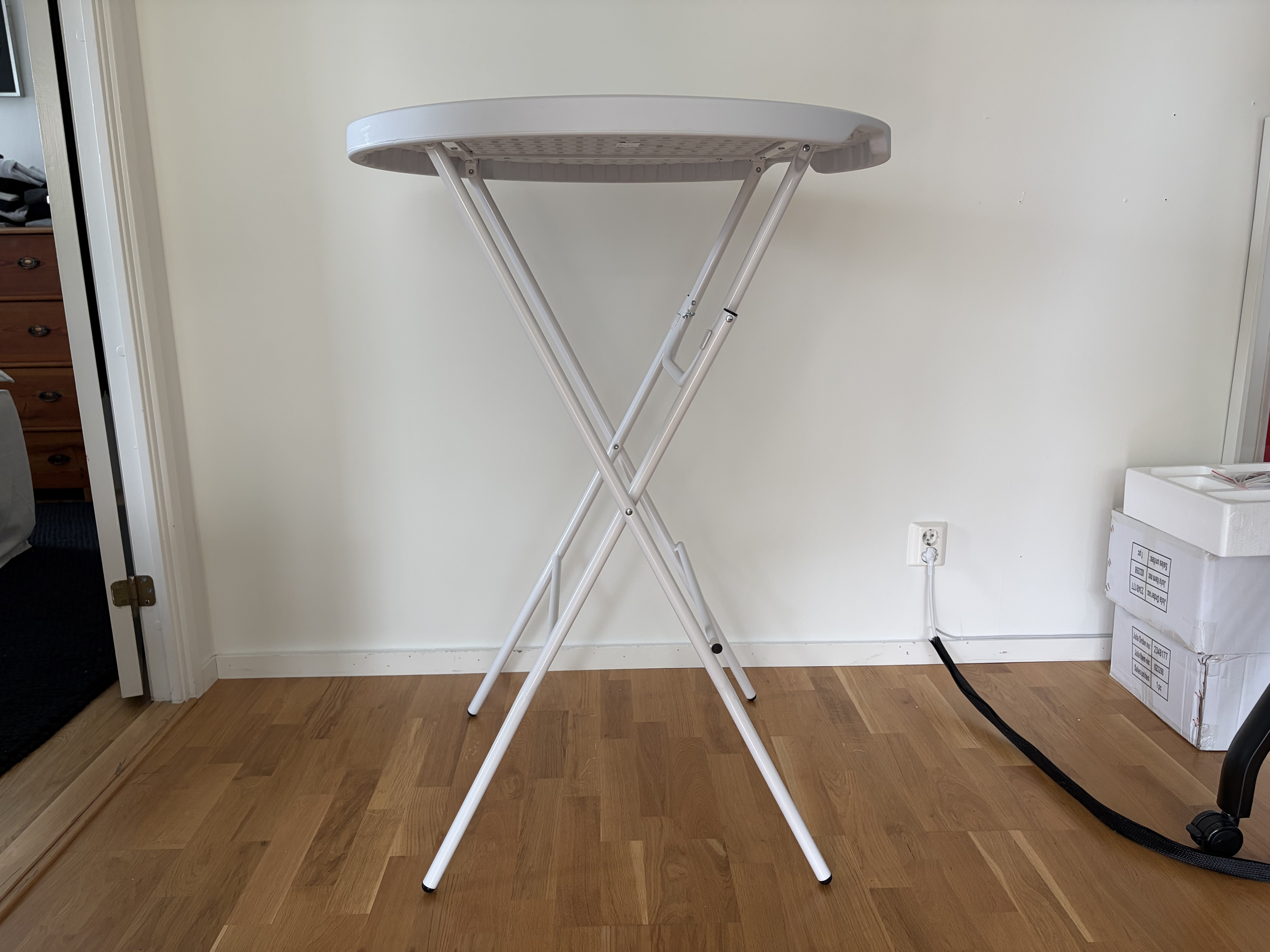 4 stycken ståbord ø80cm, höjd 110 cm