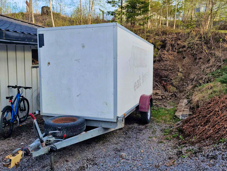 Stor og fin skaphenger leies ut!