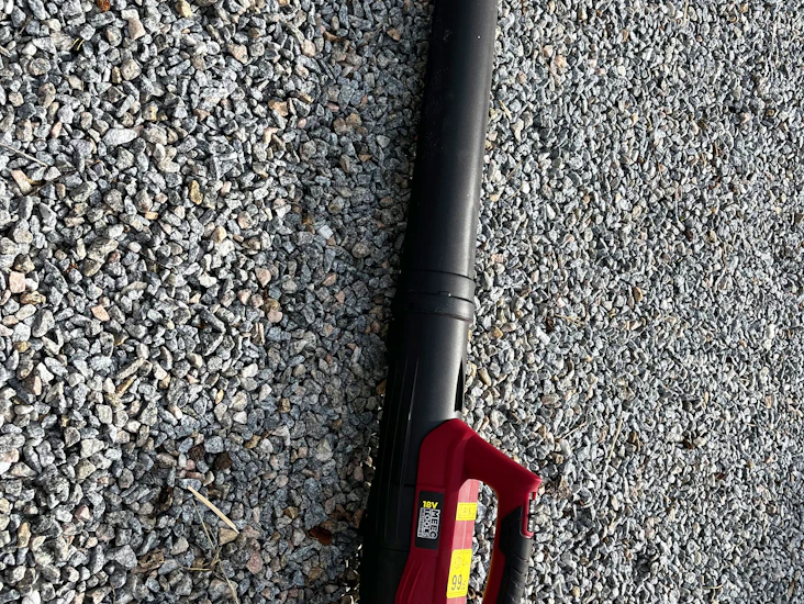 Batteridriven lövblås