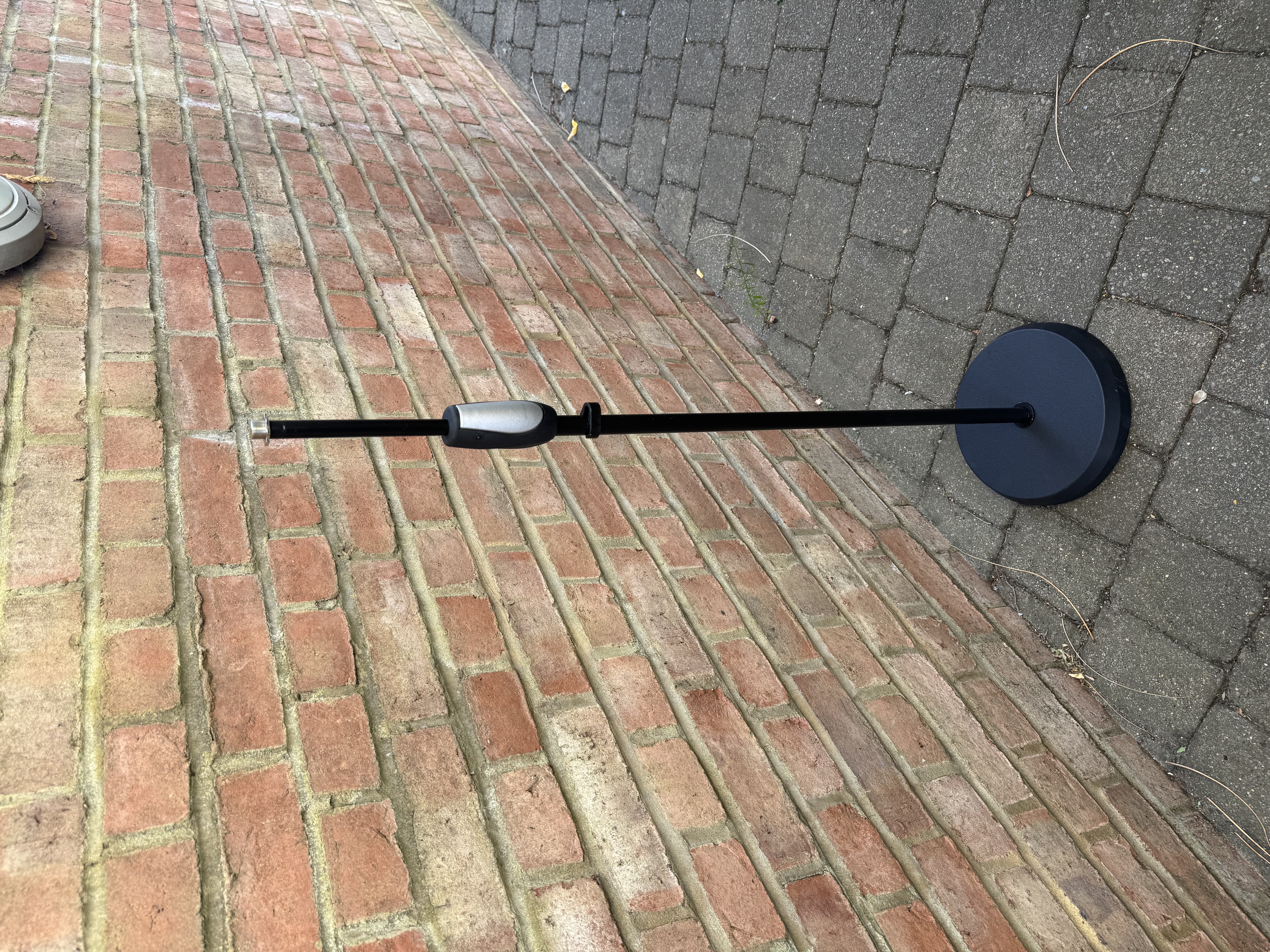 Adjustable mic stand
