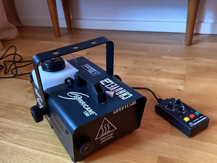 🌫️ rökmaskin – chauvet dj hurricane 1200 – maxa stämningen!