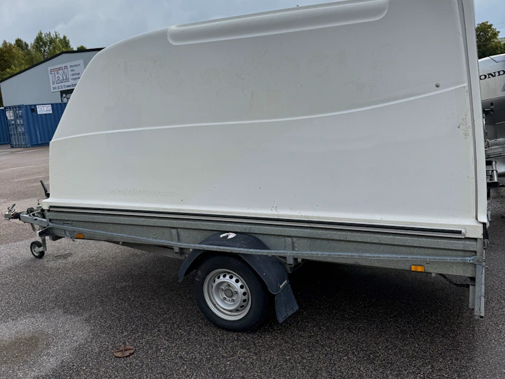 Släpvagn 80 kärra med kåpa