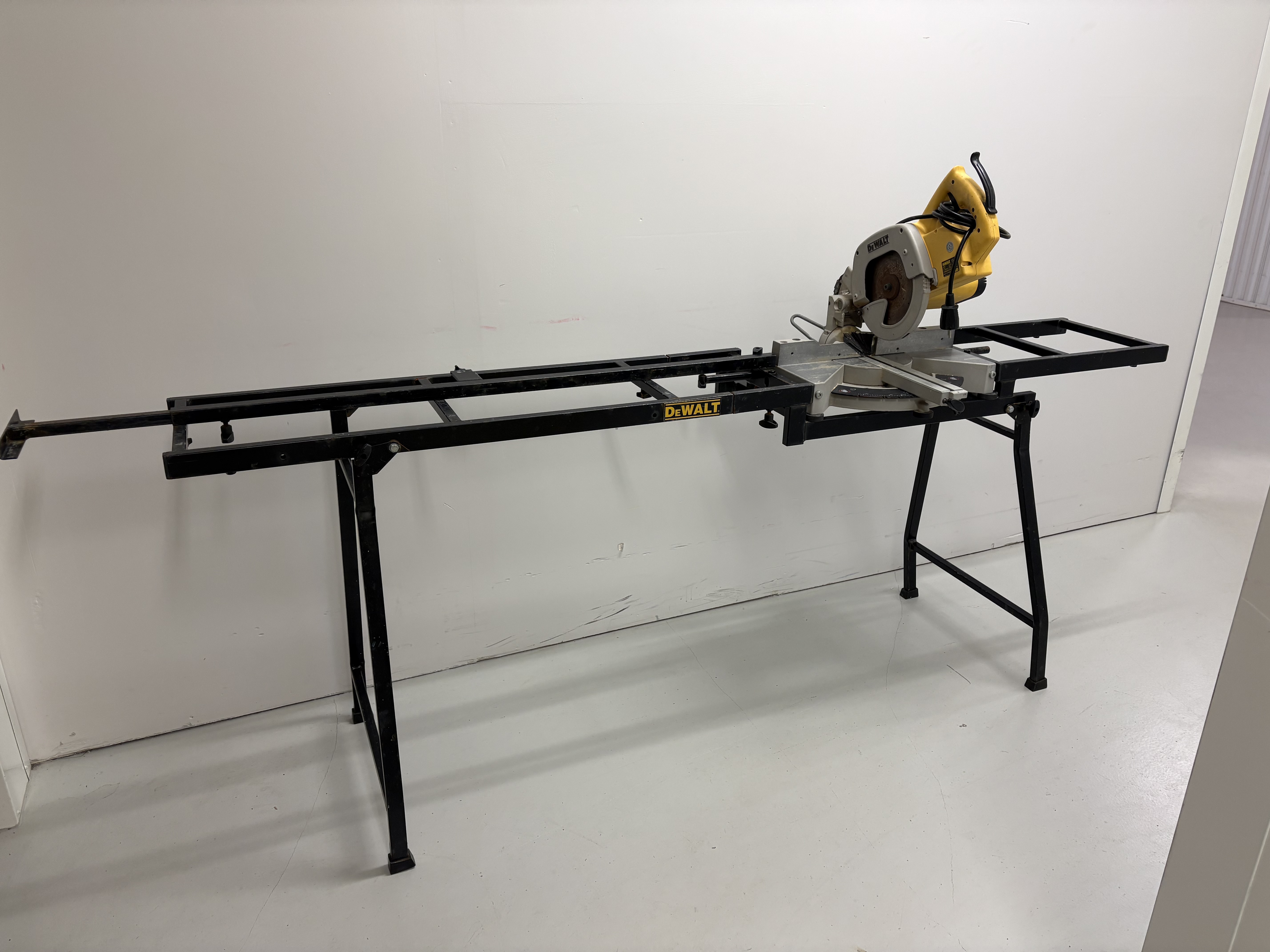 Kap- & gersåg dewalt med stativ