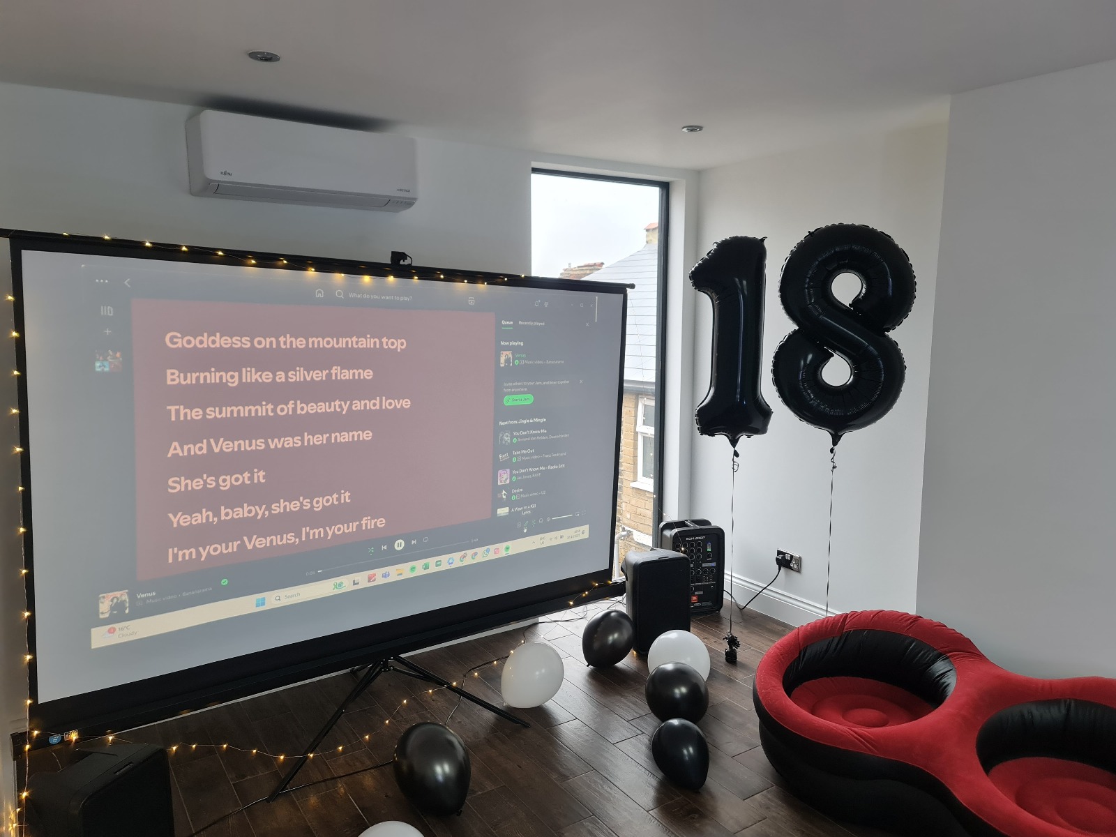 Projector + projector screen 2.5 m x1.5m + speakers + mic