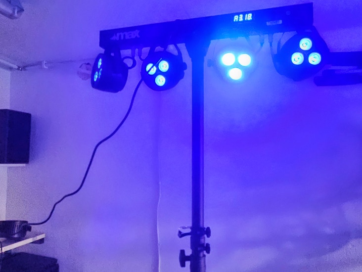 Juhla-/bile-/diskovalot