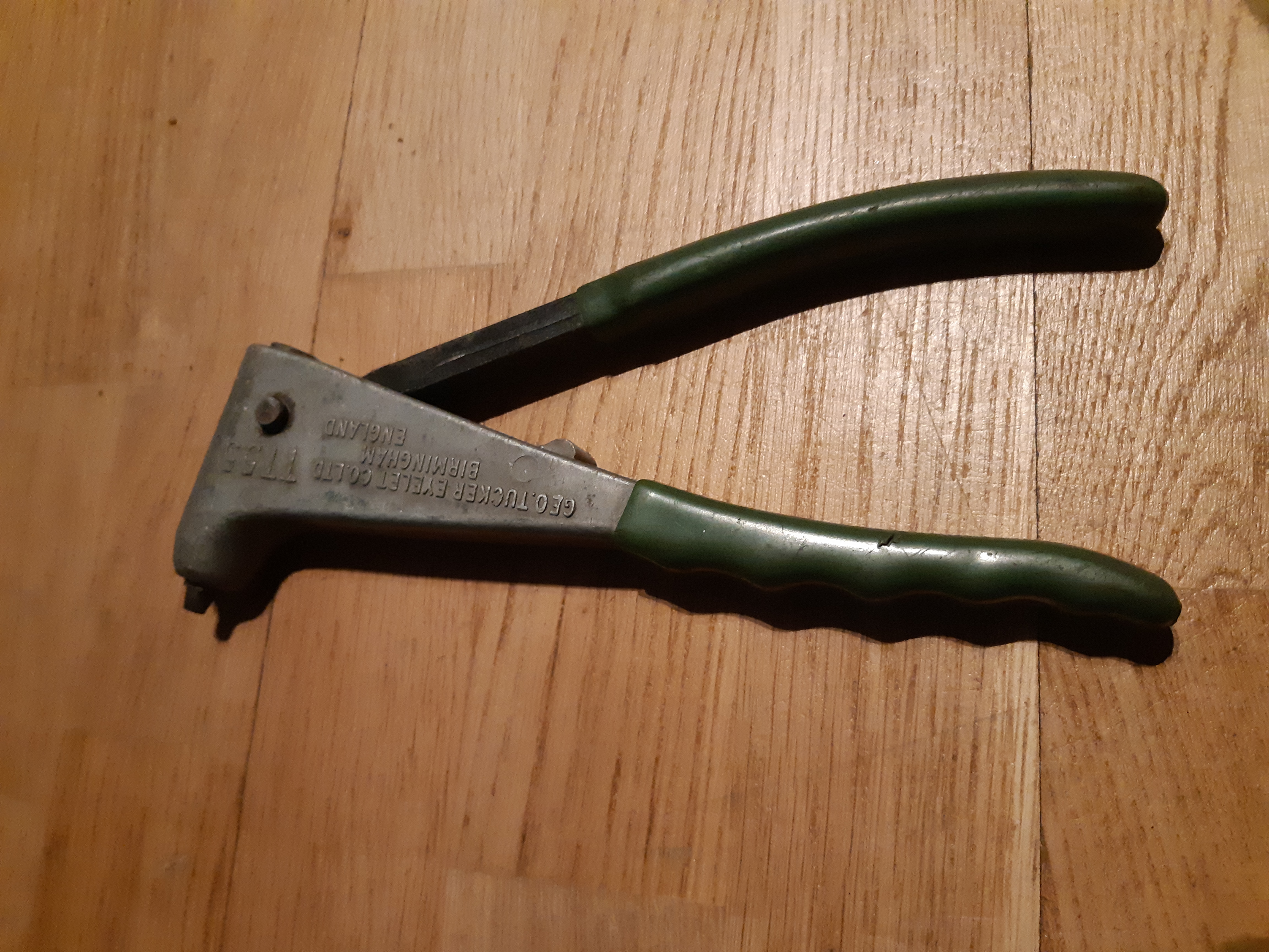 Popnittång geo tucker eyelet