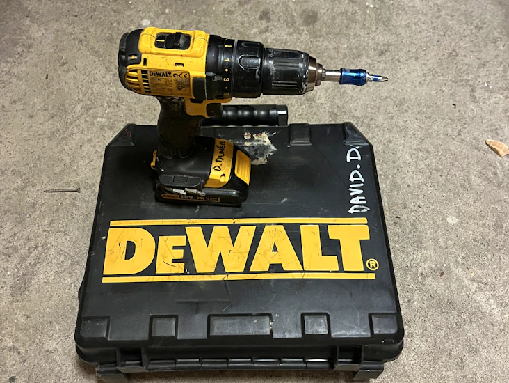 Skruvdragare + borr + bits | dewalt