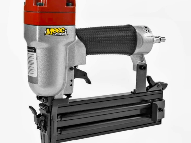 Trykkluftdrevet spikerpistol 20-50 mm