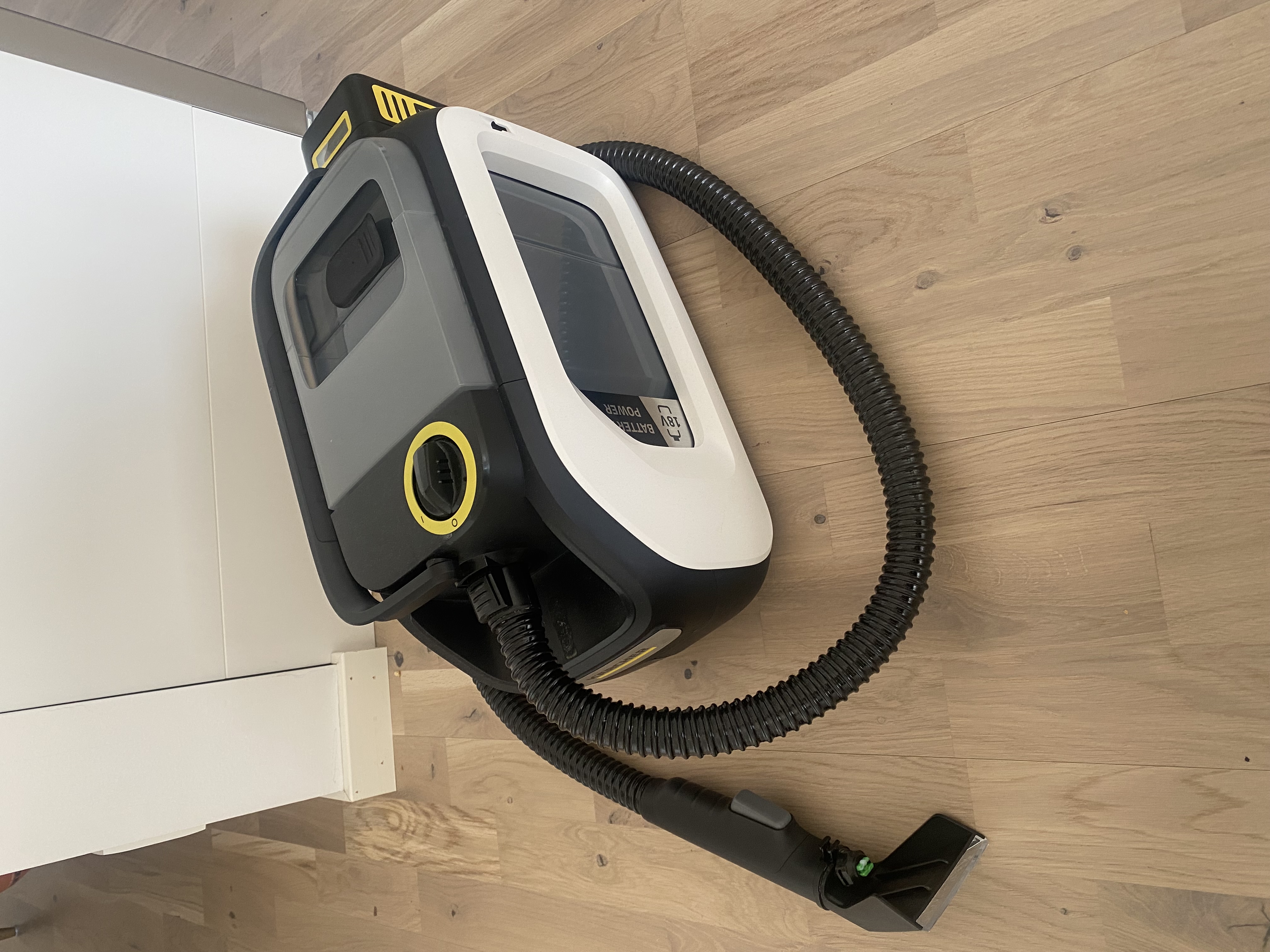 Kärcher battery-powered textile cleaner 