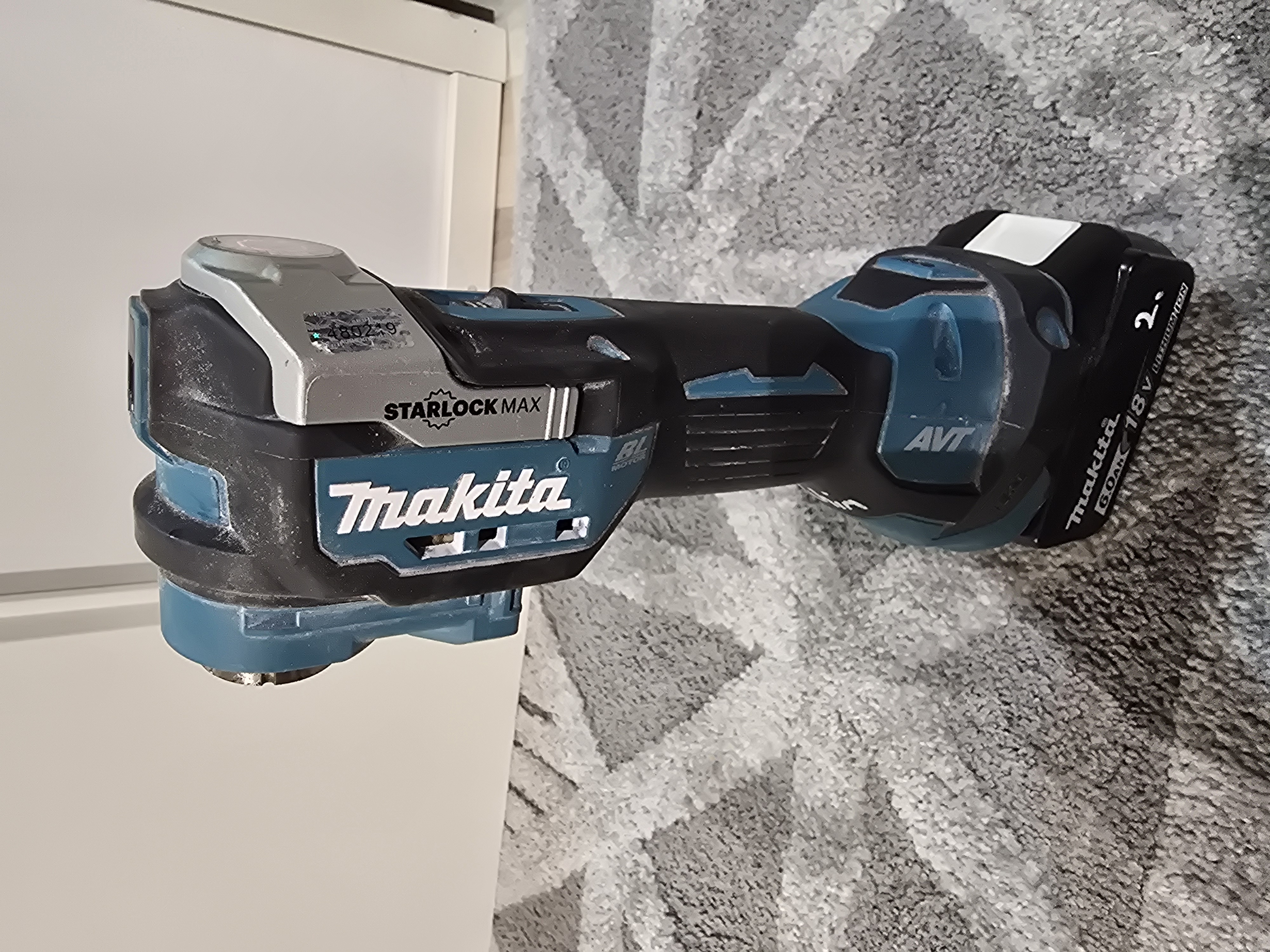 Monitoimityökalu makita 