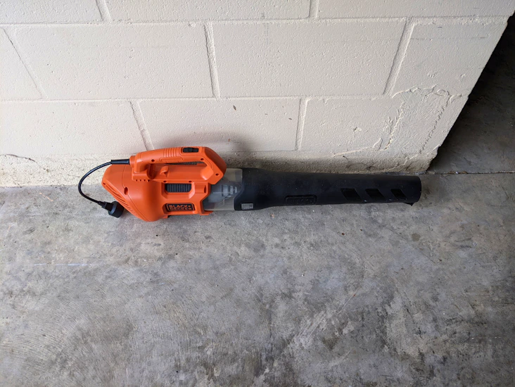 Corded electric leaf blower