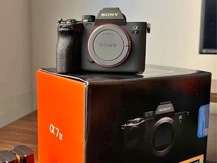 Sony alpha a7 iv 33mp mirrorless camera - black with lens and 2 memory cards
