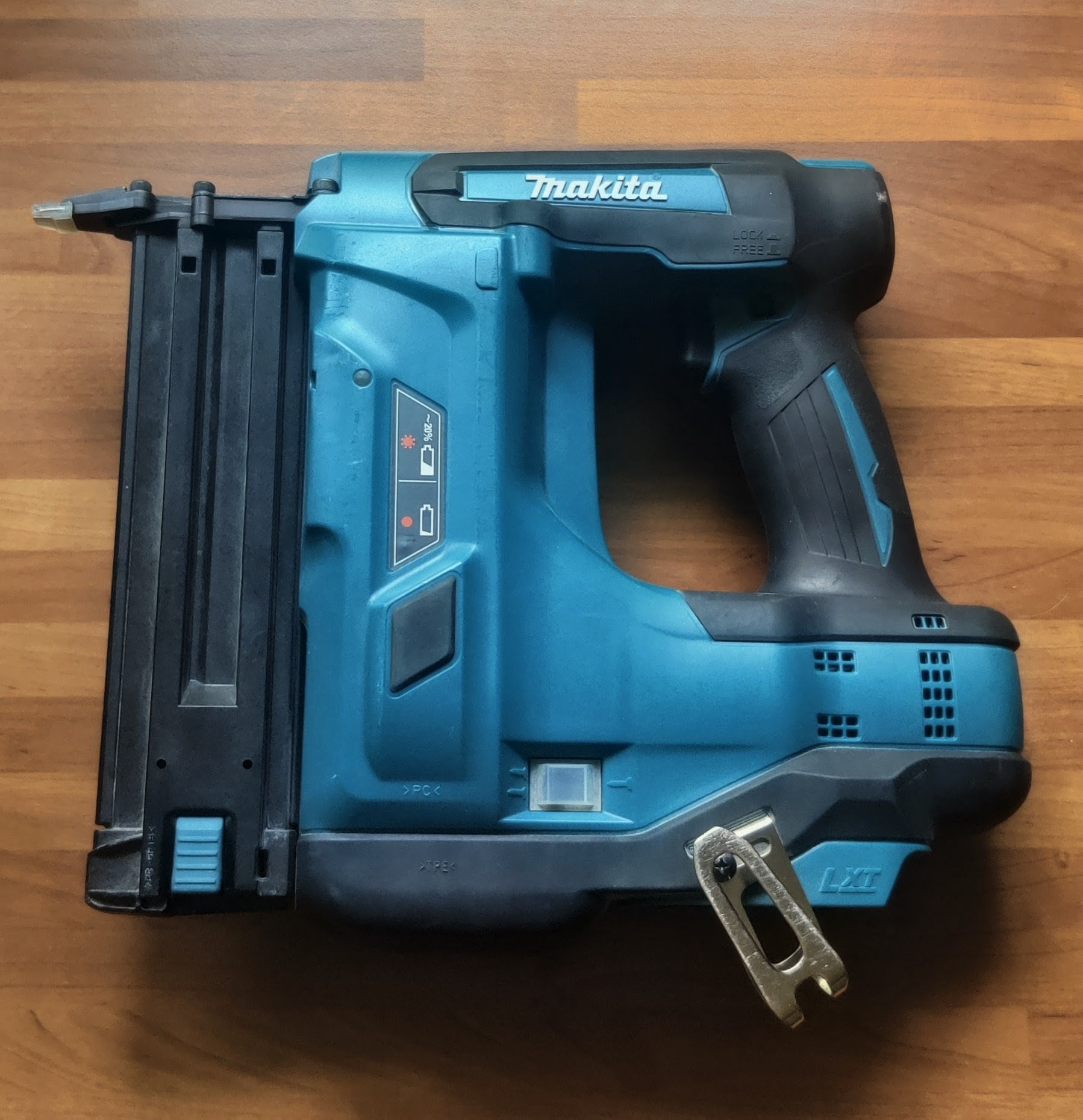 Makita akkukäyttöinen viimeistelynaulain