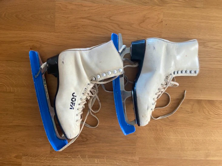 Konståkningsskridskor storlek 40 + isdubbar