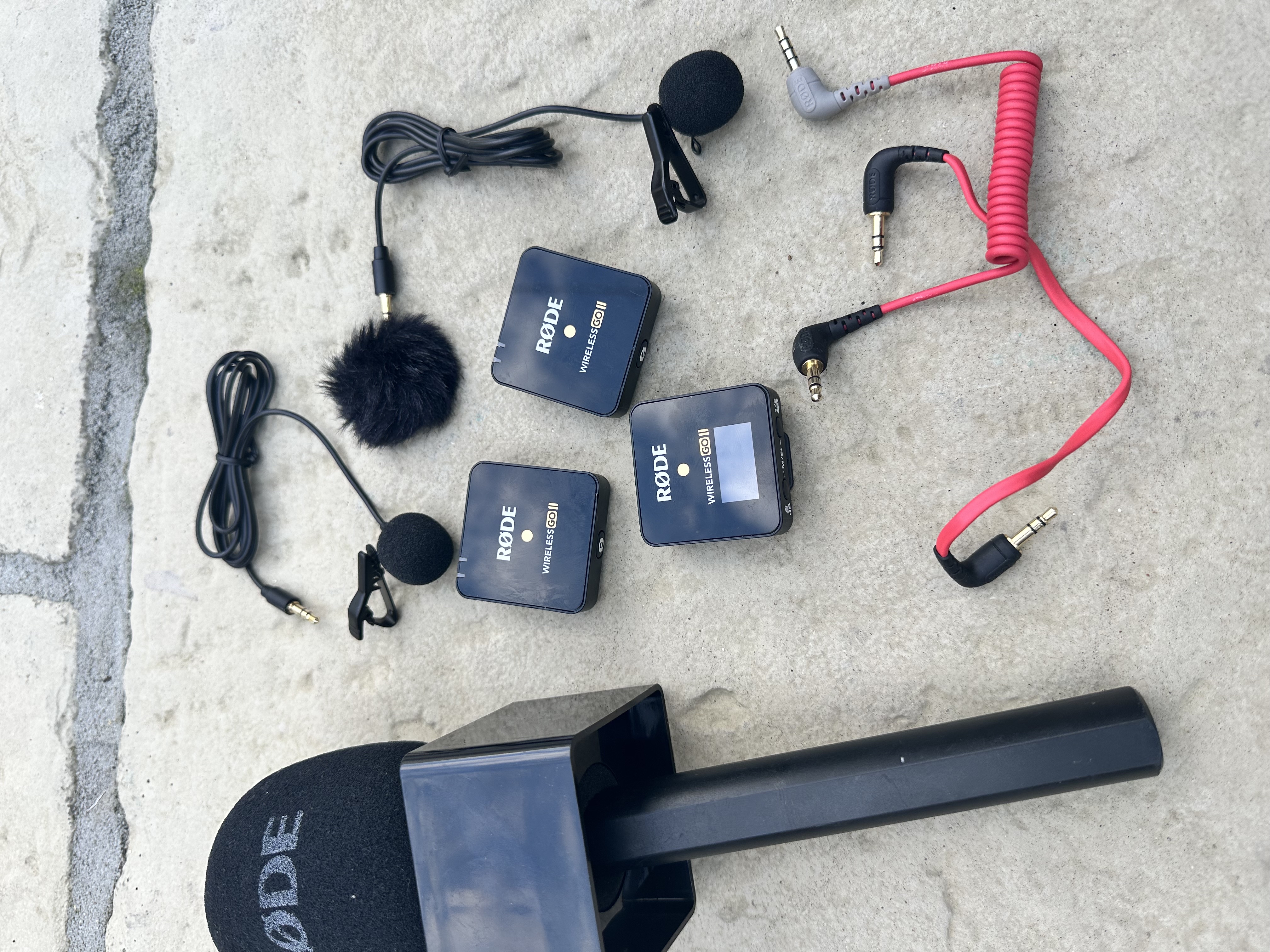 Rode wireless go ii with lapel & handheld mic