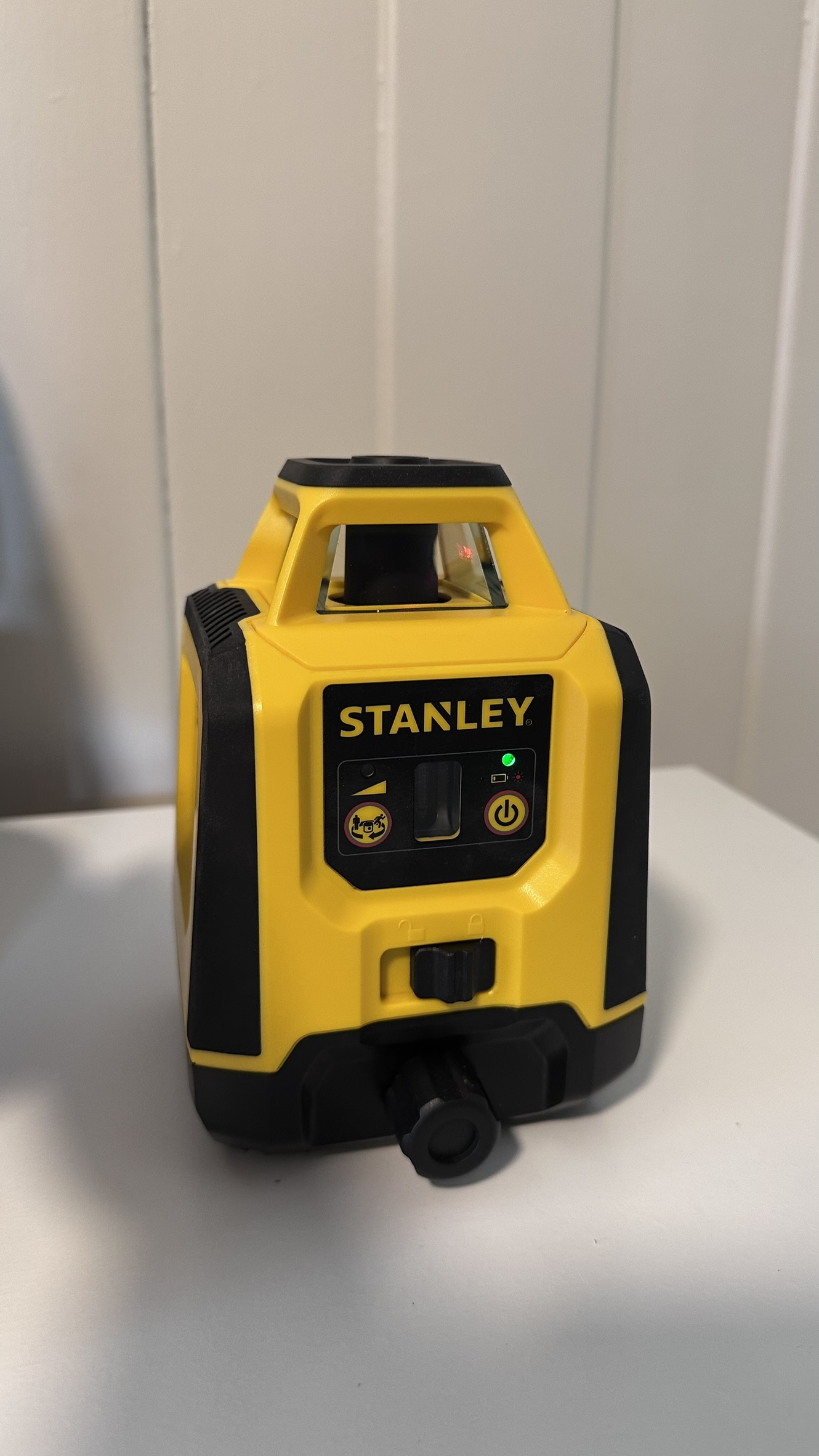 Stanley rotasjonslaser med tripod og målestav