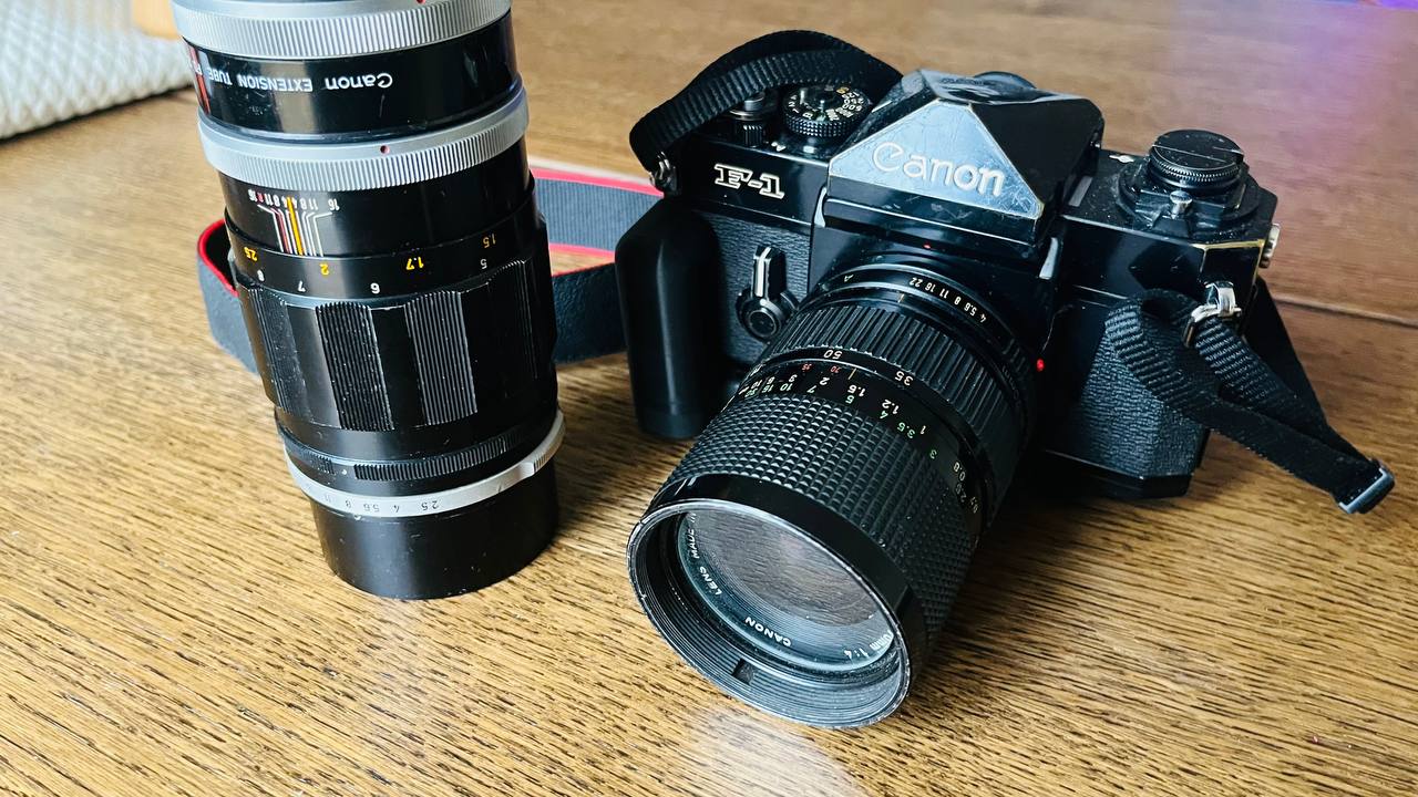 Canon f-1 – analogt kamera med objektiver til utleie