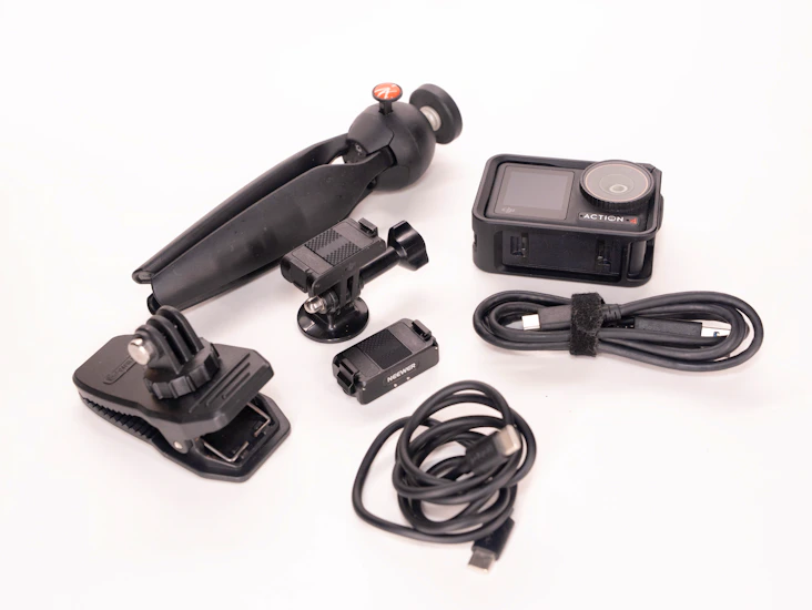 Dji osmo action 4 camera kit + accessories