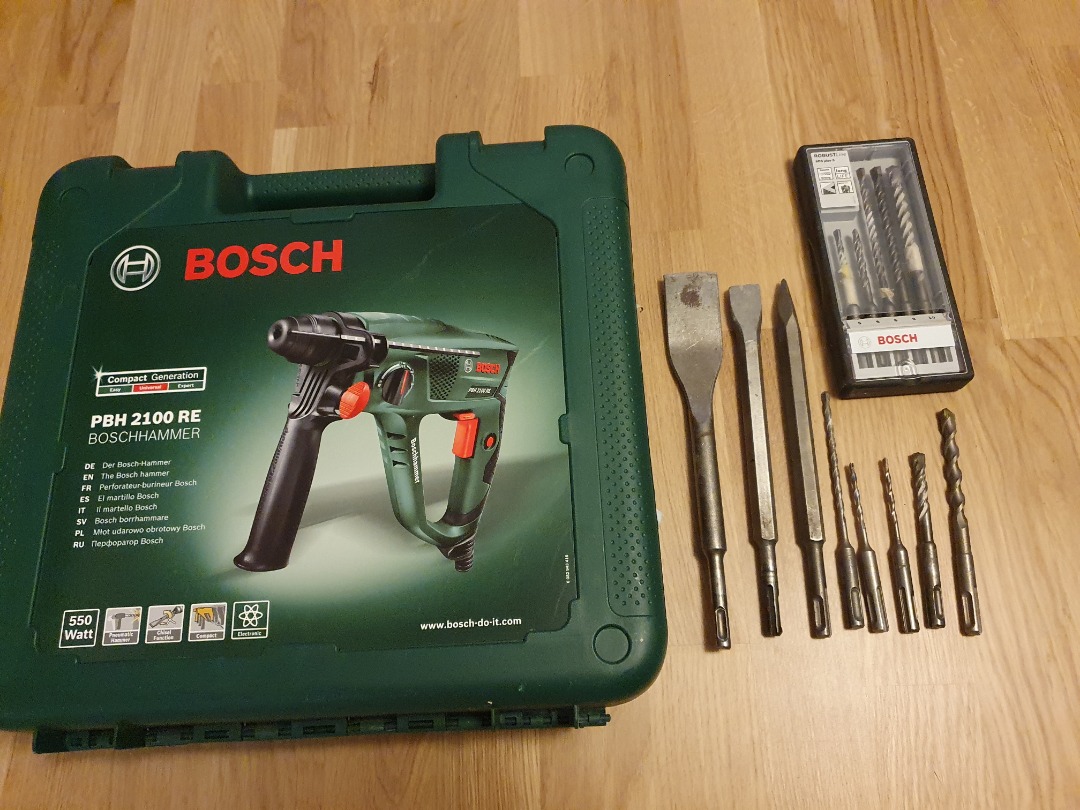 Borrhammare bosch med flera borr och spett.