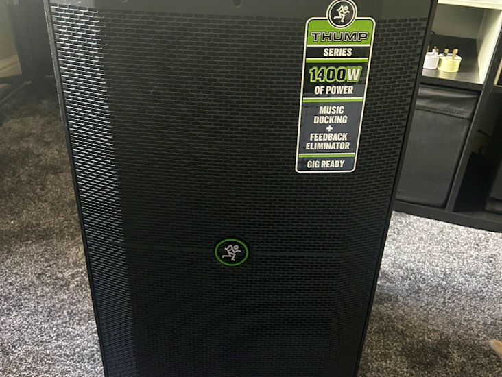Mackie thump 215 1400w loud speaker