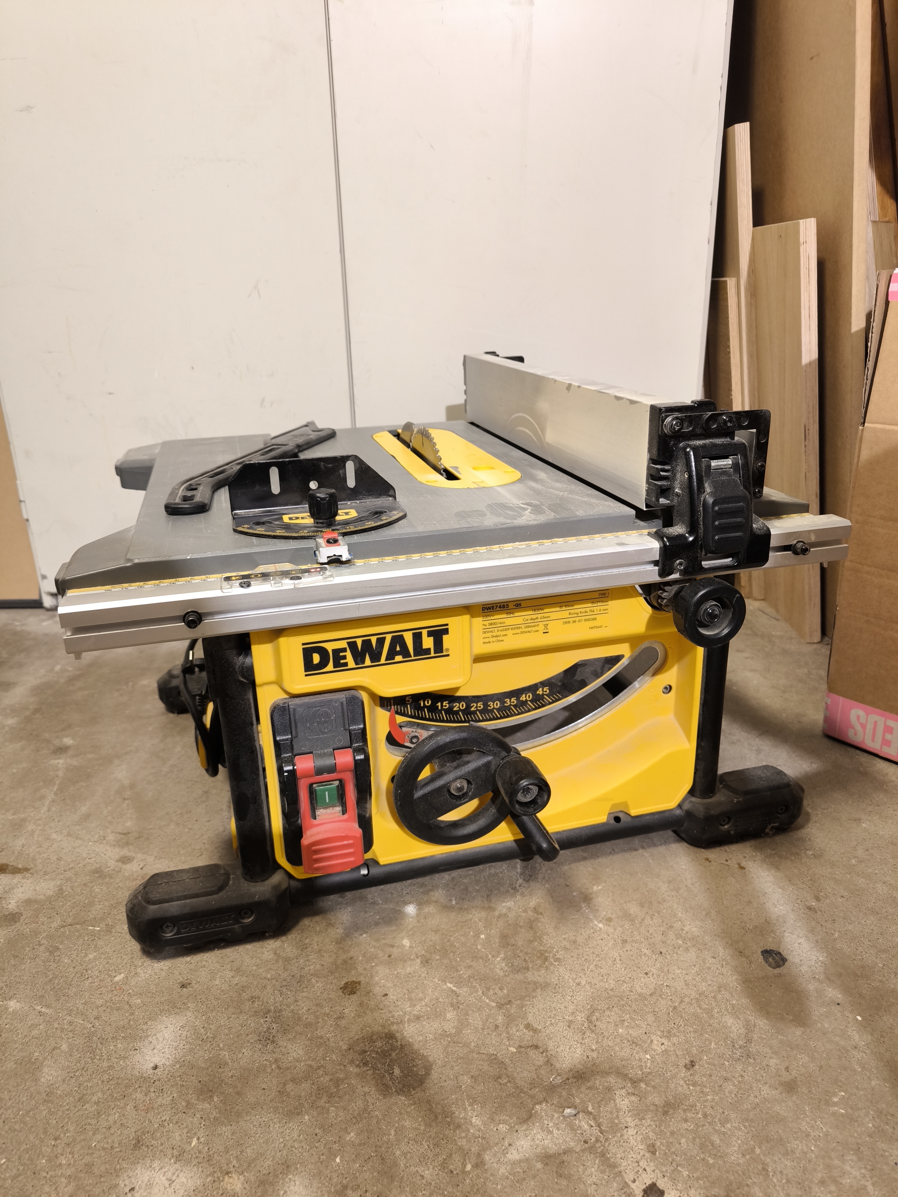 Bordssåg dewalt dwe7485 qs