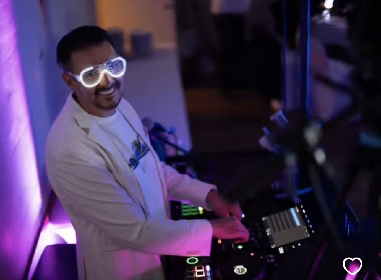 Dj full package with pioneer rx3 mixer,active speakers,lights,smoke machine,